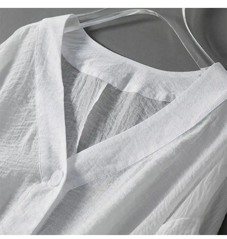The Maïa Linen Blouse
